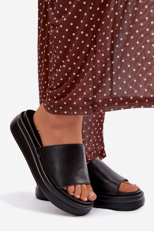 Chinelos femininos com uma plataforma cor preta Tanelisse