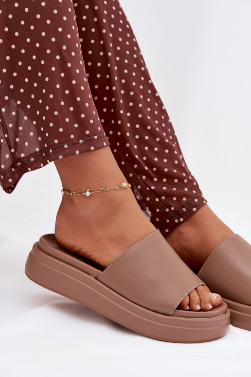 Chinelos femininos com uma plataforma bege Tanelisse