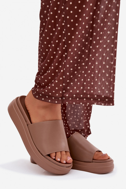 Chinelos femininos com uma plataforma bege Tanelisse