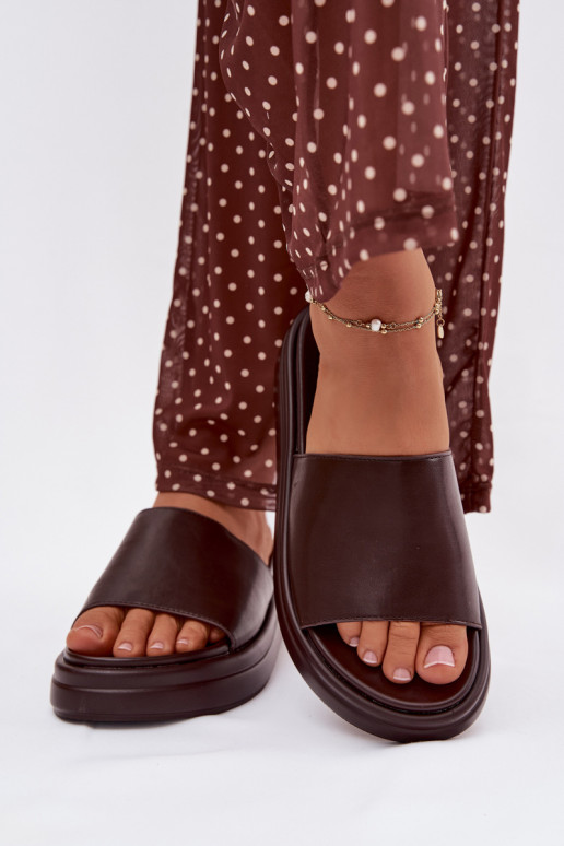 Chinelos femininos com uma plataforma CzekoladoParae Tanelisse