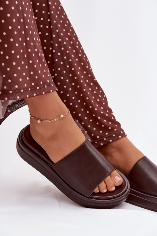 Chinelos femininos com uma plataforma CzekoladoParae Tanelisse