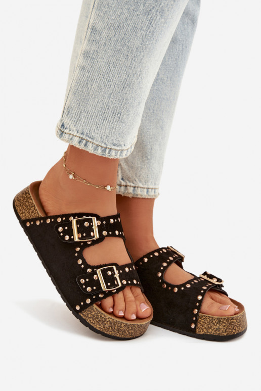 Chinelos femininos Ze cor douradami com fivelasmi E pregos cor preta Tervina