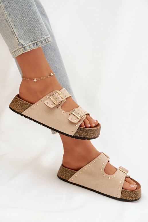 Chinelos femininos Ze cor douradami com fivelasmi E pregos cor de marfim Tervina