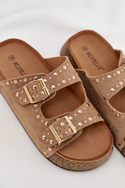 Chinelos femininos Ze cor douradami com fivelasmi E pregos cor cáqui Tervina