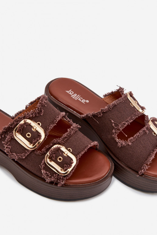 Chinelos femininos com uma plataforma Ze cor douradami com fivelasmi CzekoladoParae Renelisse