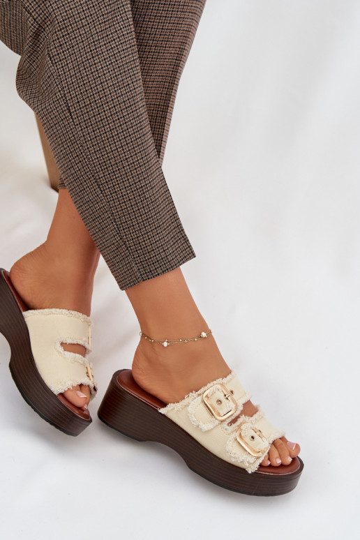 Chinelos femininos com uma plataforma Ze cor douradami com fivelasmi cor de marfim Renelisse