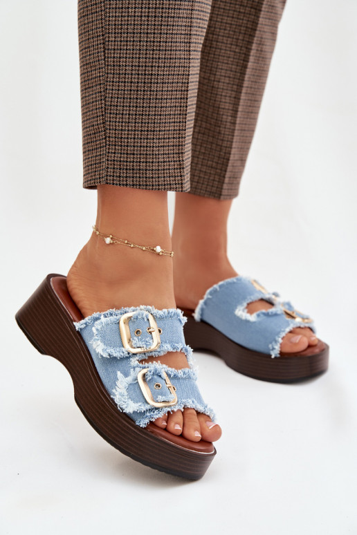Chinelos femininos com uma plataforma Ze cor douradami com fivelasmi cor azul Renelisse
