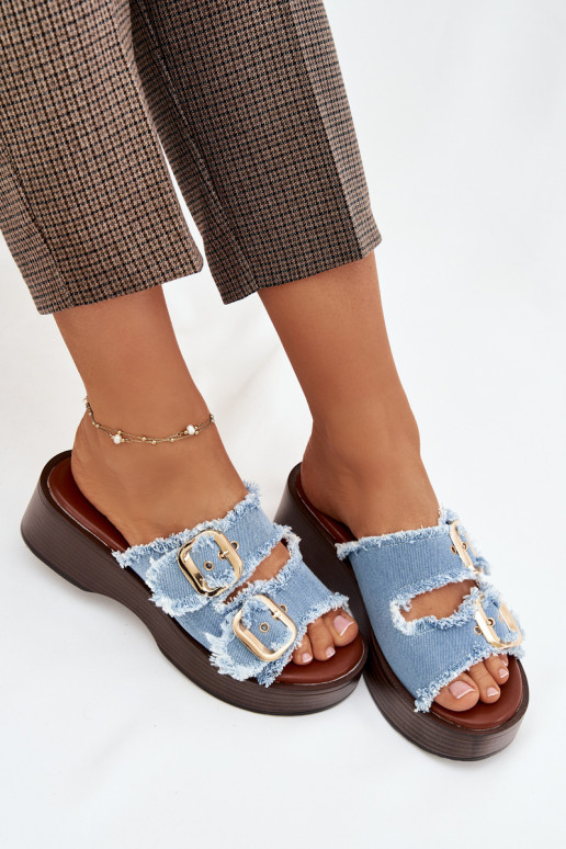 Chinelos femininos com uma plataforma Ze cor douradami com fivelasmi cor azul Renelisse