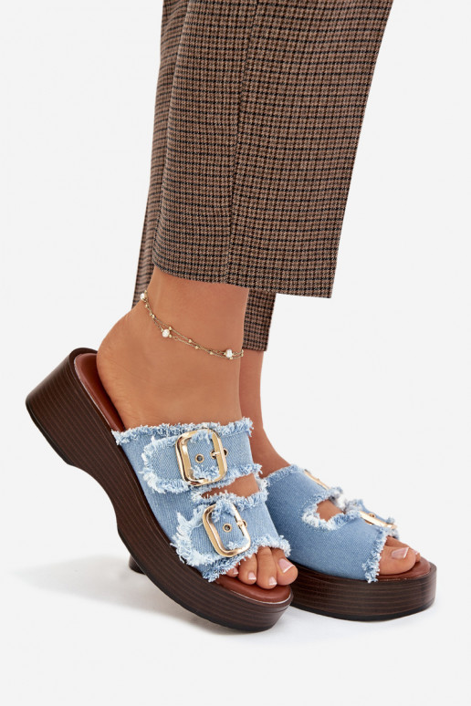 Chinelos femininos com uma plataforma Ze cor douradami com fivelasmi cor azul Renelisse