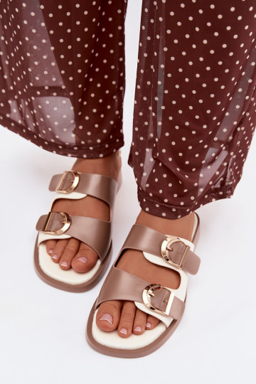 Chinelos femininos Ze cor douradami com fivelasmi bege Danelle