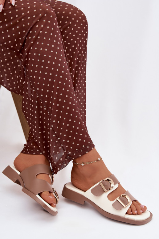 Chinelos femininos Ze cor douradami com fivelasmi bege Danelle