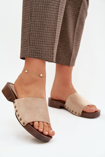 Chinelos femininos com salto largo Ze cor douradami Pregos bege Girella 2