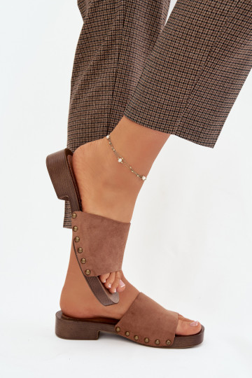 Chinelos femininos com salto largo Ze cor douradami Pregos cor marrom Girella