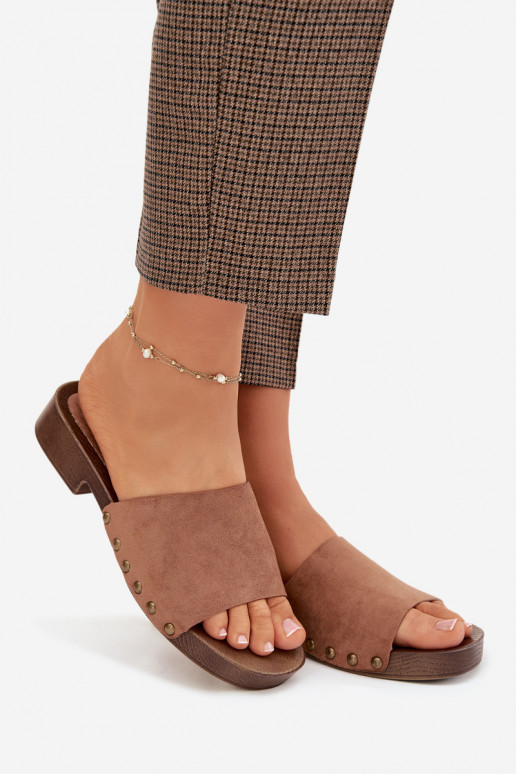 Chinelos femininos com salto largo Ze cor douradami Pregos cor marrom Girella