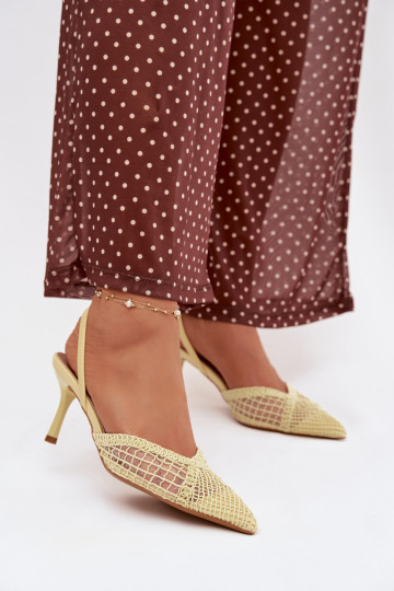 sandálias com elementos abertos com salto fino cor amarela Hanelis 2