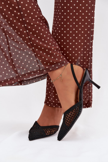 sandálias com elementos abertos com salto fino cor preta Hanelis 2