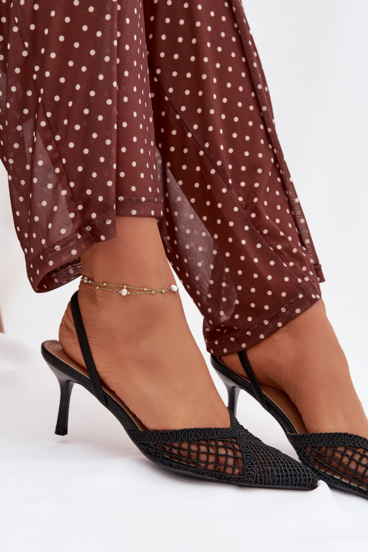 sandálias com elementos abertos com salto fino cor preta Hanelis