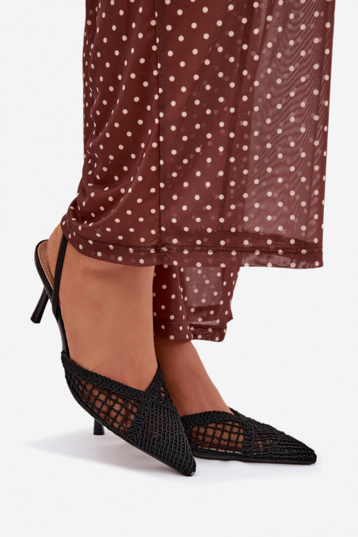 sandálias com elementos abertos com salto fino cor preta Hanelis