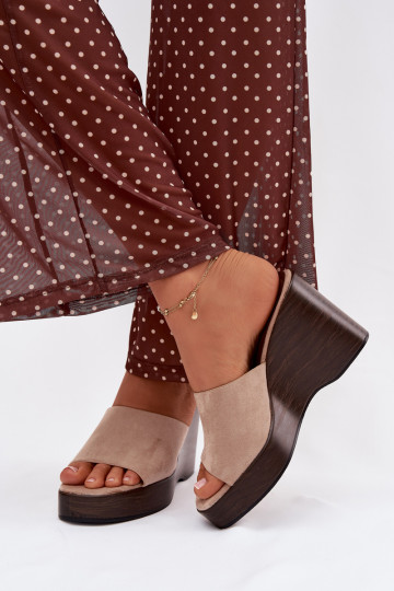 Chinelos femininos Em uma cunha bege Ravelia 2