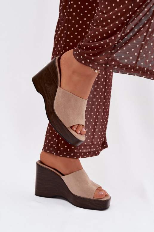 Chinelos femininos Em uma cunha bege Ravelia