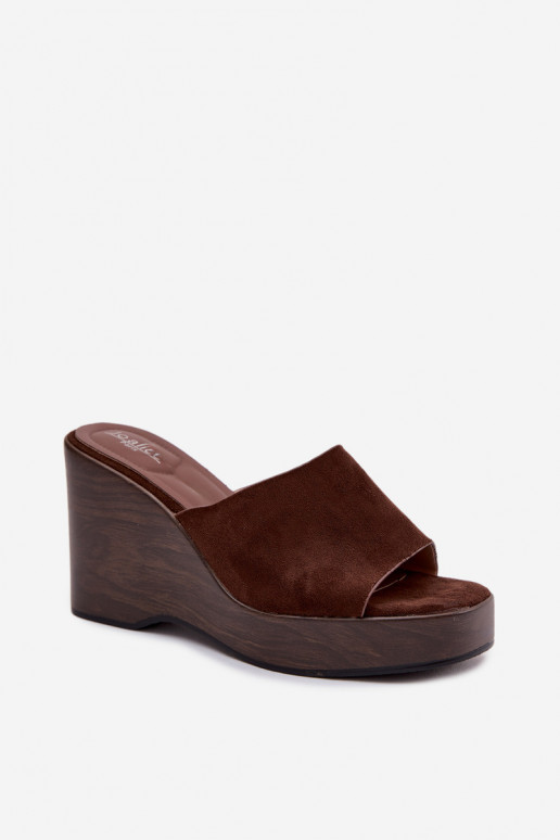 Chinelos femininos Em uma cunha CzekoladoParae Ravelia