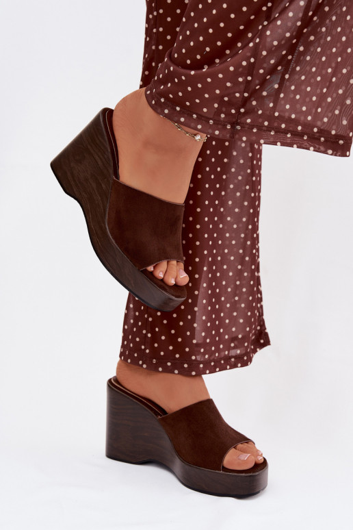 Chinelos femininos Em uma cunha CzekoladoParae Ravelia