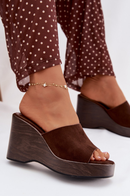 Chinelos femininos Em uma cunha CzekoladoParae Ravelia