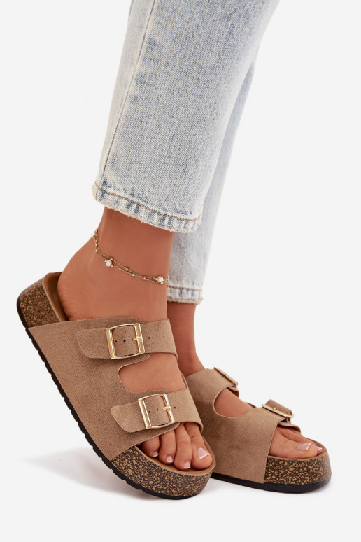 Chinelos femininos com uma plataforma Ze cor douradami com fivelasmi bege Tovessa