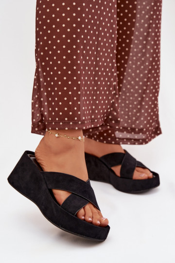 Chinelos femininos Em uma cunhade camurça ecológicau cor preta Calorine 2