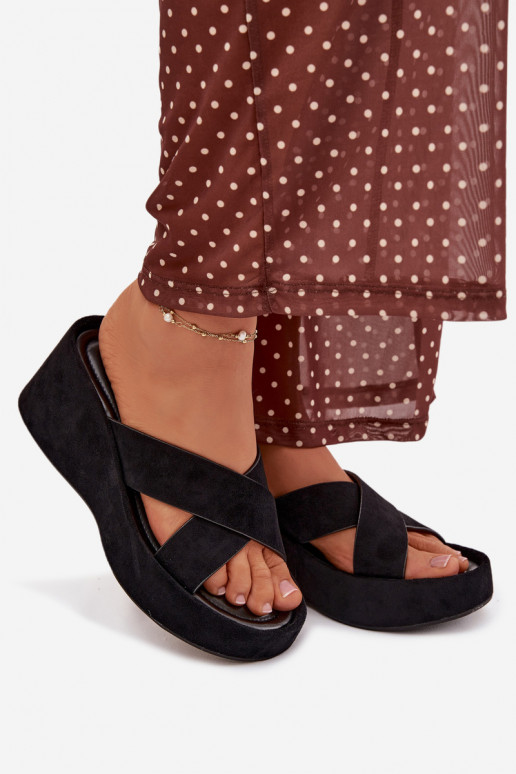 Chinelos femininos Em uma cunhade camurça ecológicau cor preta Calorine