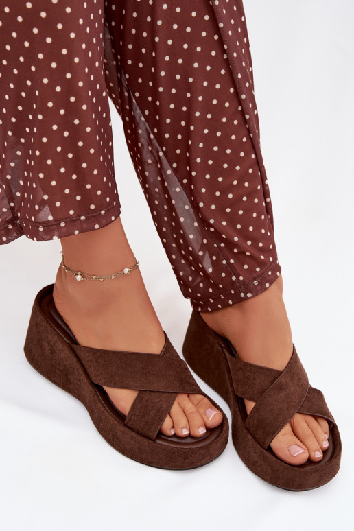 Chinelos femininos Em uma cunhade camurça ecológicau CzekoladoParae Calorine