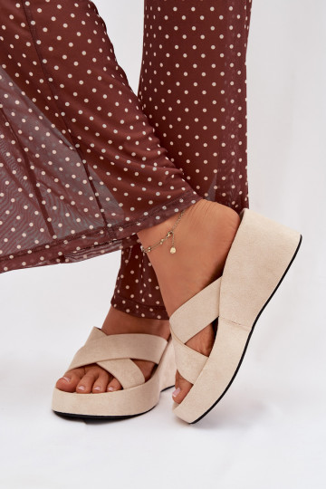 Chinelos femininos Em uma cunhade camurça ecológicau bege Calorine 2