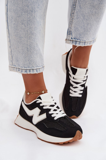 tênis Feminino com uma plataforma cor preta Janelora