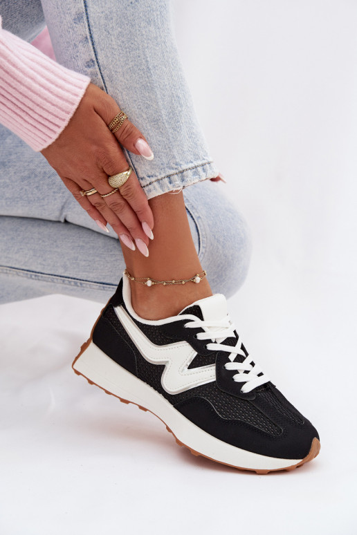 tênis Feminino com uma plataforma cor preta Janelora