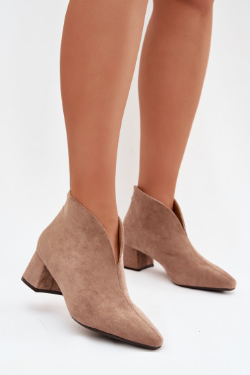 Botas Darlisse cor areia para mulheres com bordados 2