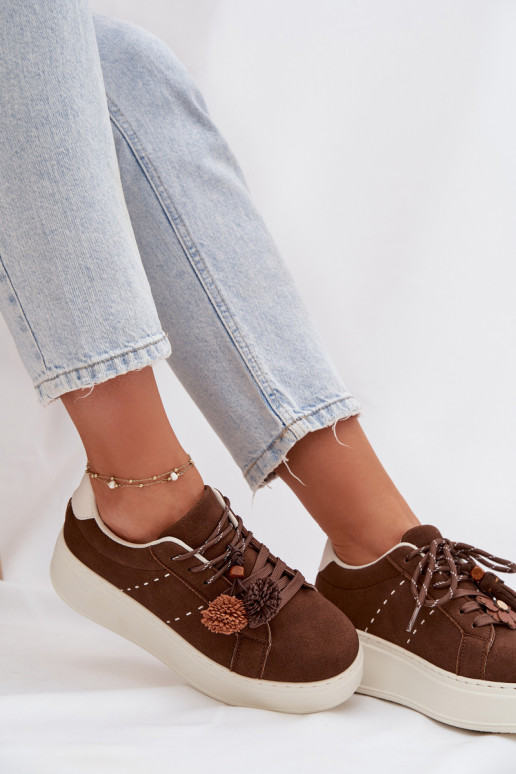 À modalo de tênis Feminino com uma plataforma Com decoraçõesi Pomponami CzekoladoParae Corinna