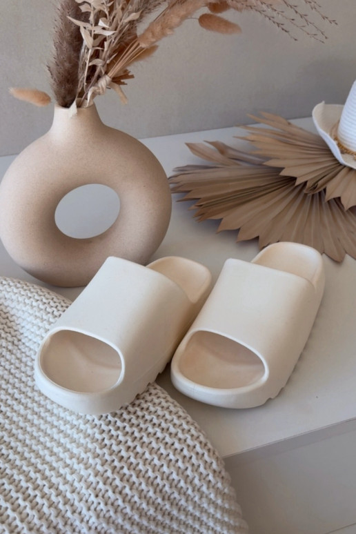 Chinelos femininos cor de marfim Olyria com plataforma