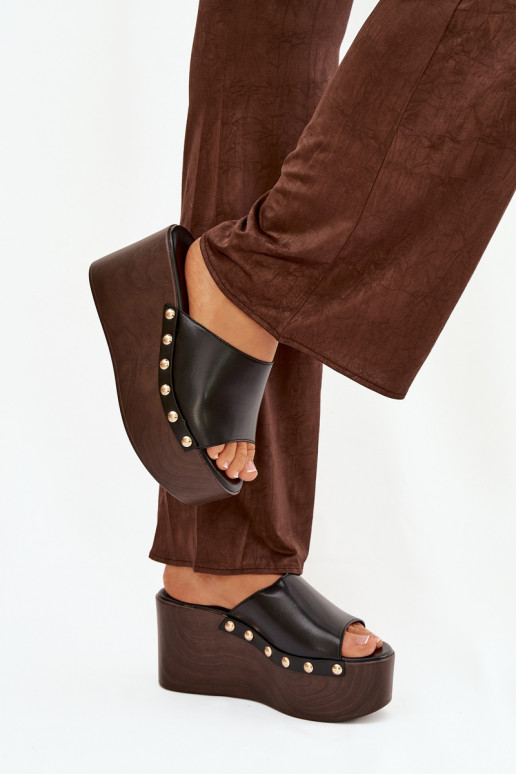 Chinelos femininos de plataforma com rebites pretos Taireline