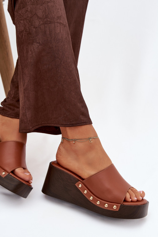 Chinelas femininas de plataforma dourada Arionne, cor marrom