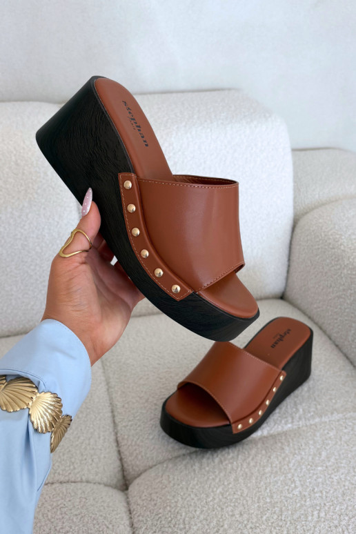 Chinelas femininas de plataforma dourada Arionne, cor marrom