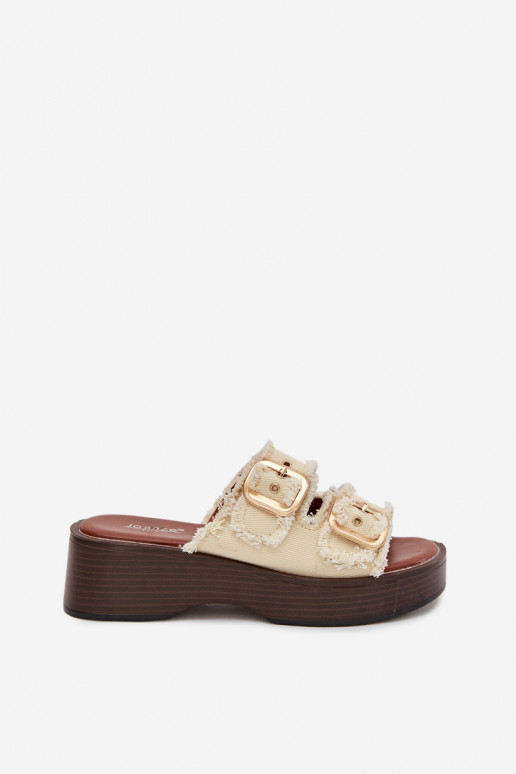 Chinelos femininos com plataforma na cor dourada e fivelas na cor marfim