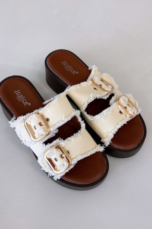 Chinelos femininos com plataforma na cor dourada e fivelas na cor marfim
