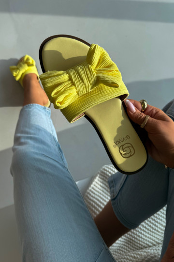 Chinelos femininos com salto largo com fitas cor amarela Amivelle