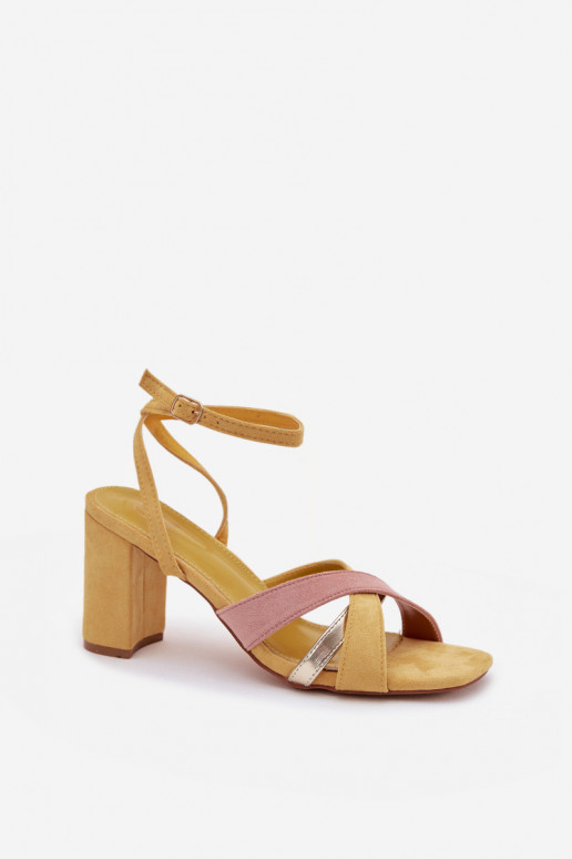 Sandálias femininas de salto alto com listras de camurça ecológicaoParae cor amarela Karilora