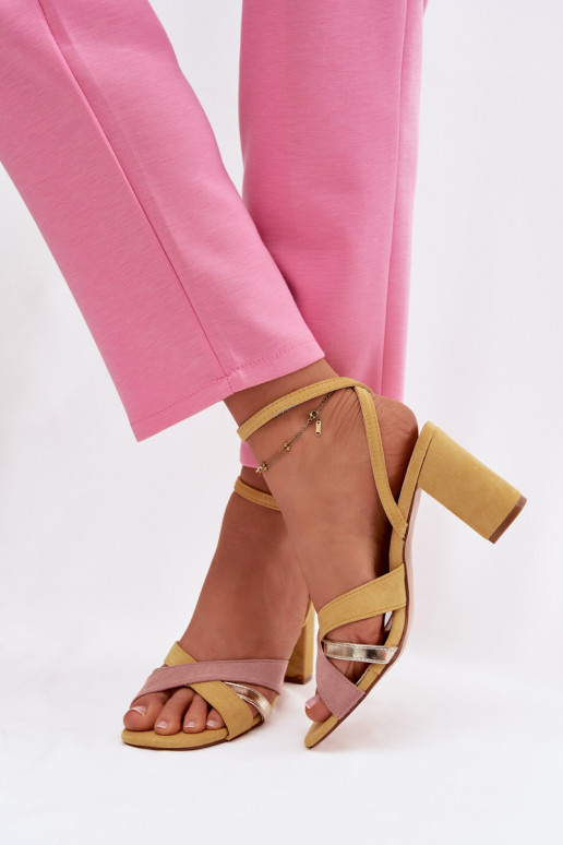 Sandálias femininas de salto alto com listras de camurça ecológicaoParae cor amarela Karilora