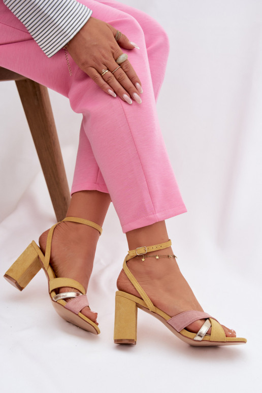 Sandálias femininas de salto alto com listras de camurça ecológicaoParae cor amarela Karilora
