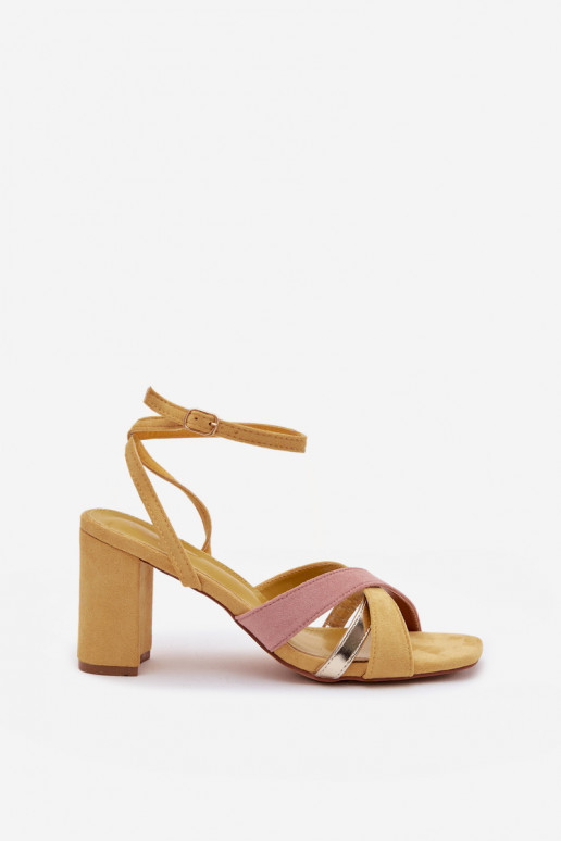 Sandálias femininas de salto alto com listras de camurça ecológicaoParae cor amarela Karilora