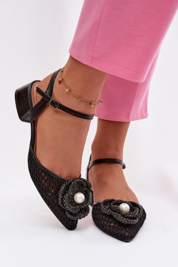 Sandálias femininas com salto e detalhes decorativos, cor preta Vionessa