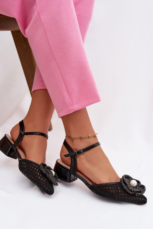 Sandálias femininas Klocke Com decorações Detalem cor preta Vionessa