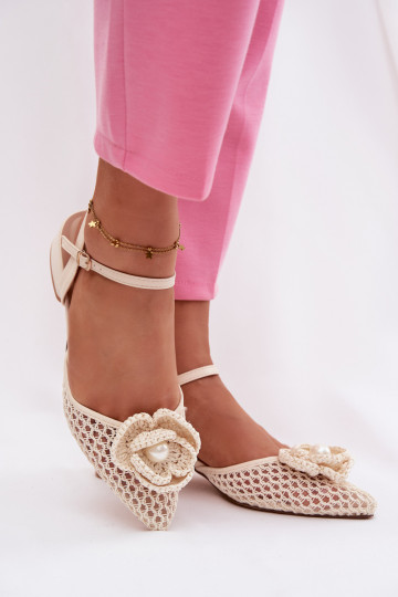 Sandálias femininas Klocke Com decorações Detalem cor de marfim Vionessa